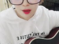 小姐姐自弹自唱童年,小姐姐演绎经典童年