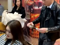 小姐姐给帅哥理发视频,小姐姐手把手教你帅哥理发全过程